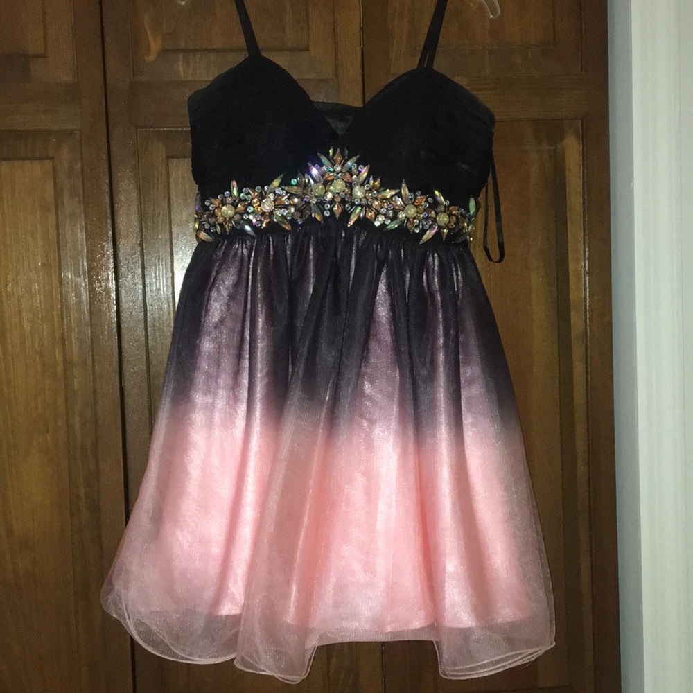 PROM DRESS - Picture 2 of 8